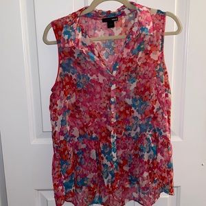 AQUA button down sleeveless floral top. Size small